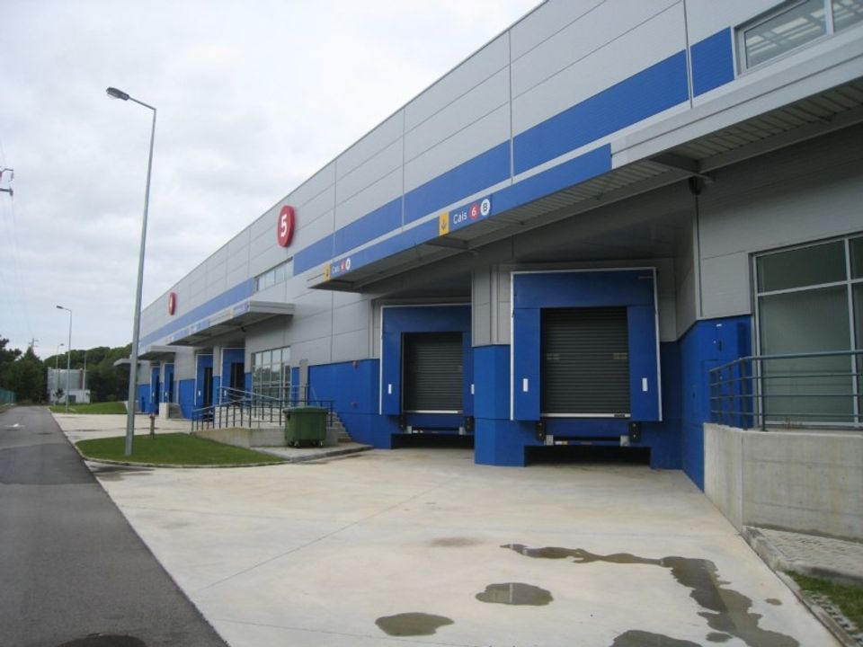 Commercial property in Benavente, Santarem - photo 1