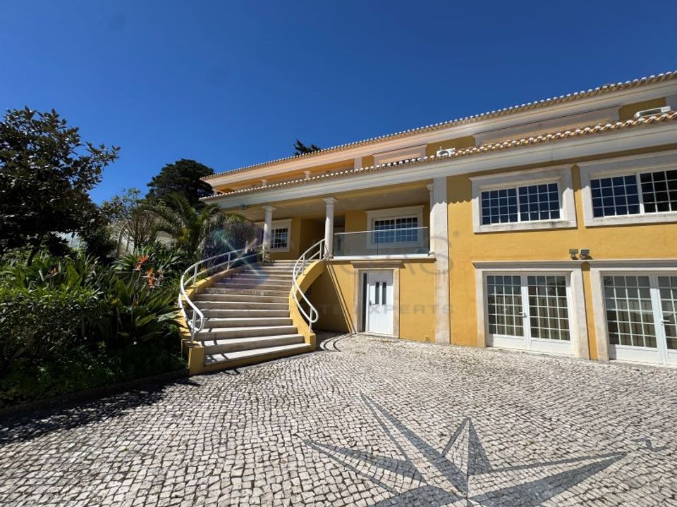 Villa a Rio de Mouro-Estacao, Lisbon - foto 1