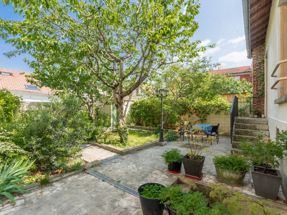 Villa en Romainville, Seine-Saint-Denis - foto 1