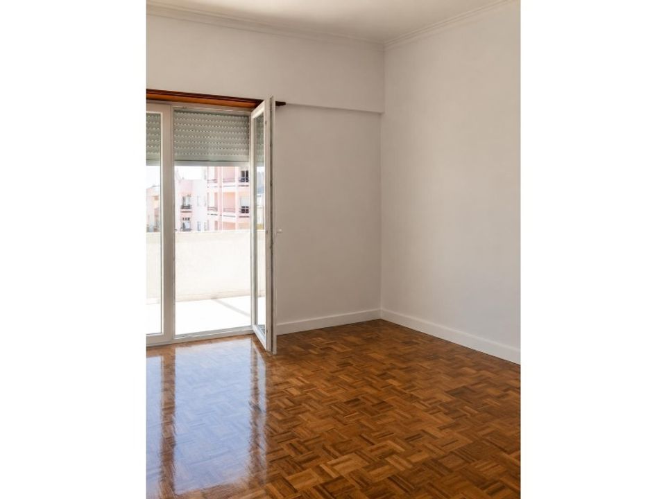 Apartment in Odivelas, Lisbon - photo 2