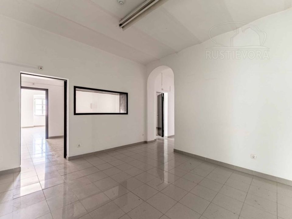 Commercial property in Evora, Evora - photo 4