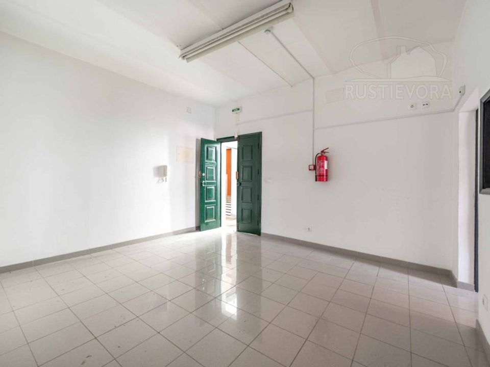 Commercial property in Evora, Evora - photo 5