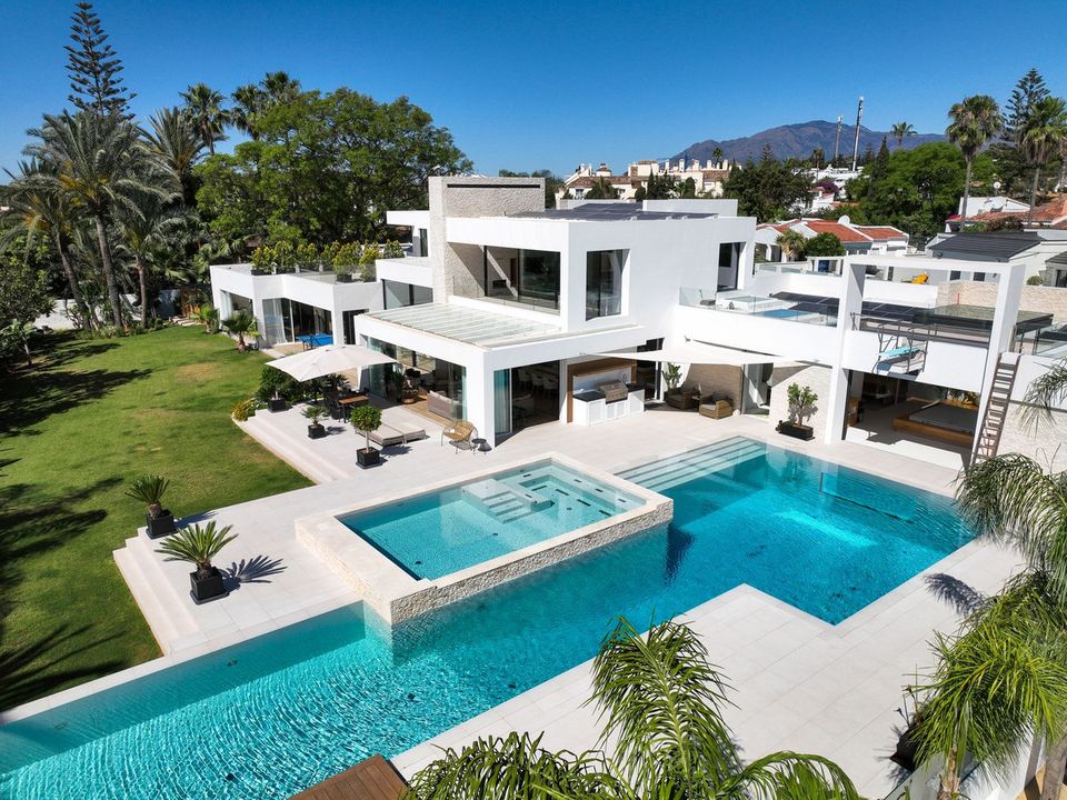 Villa i El Paraiso, Malaga - foto 1