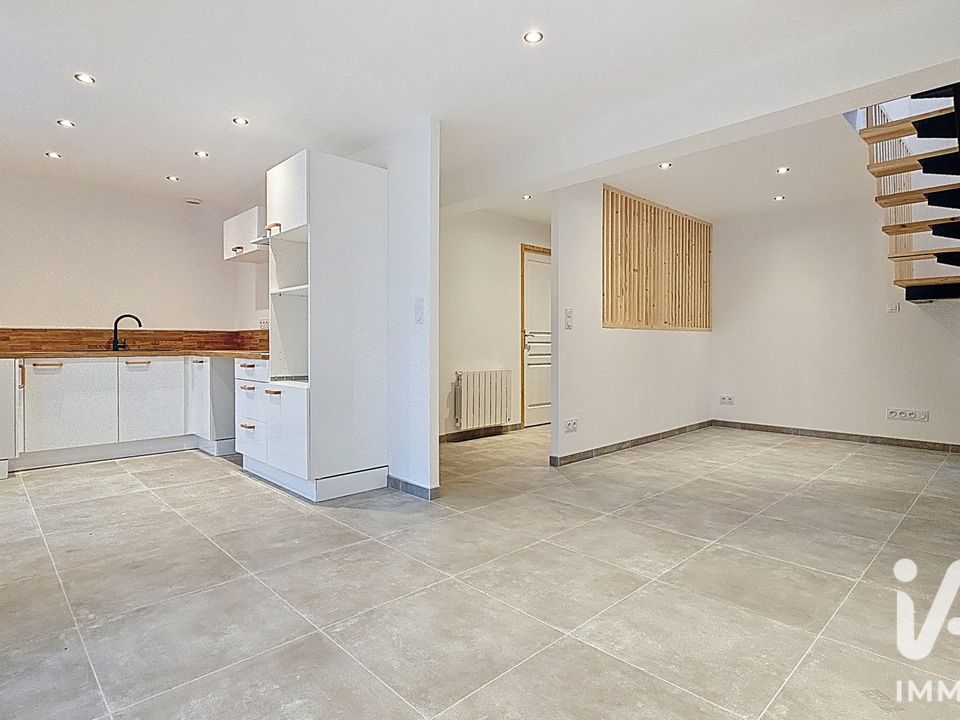 Apartment in Saint-Julien-Molin-Molette, Loire - photo 3