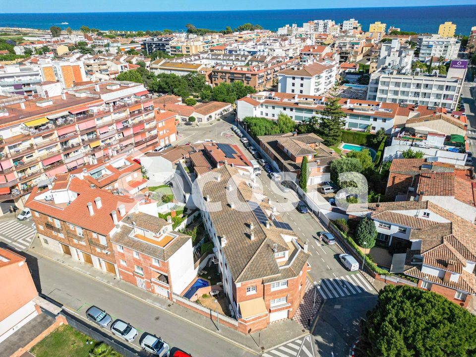 Rijtjeshuis in Pineda De Mar, Barcelona - foto 1