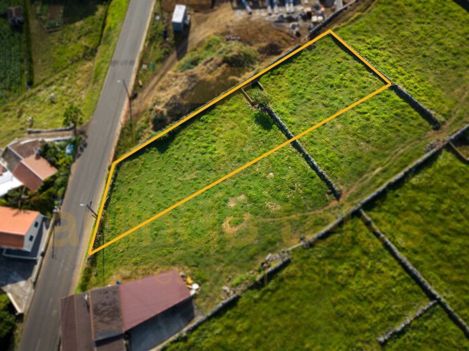 Grond in Angra do Heroismo, Terceira - foto 3