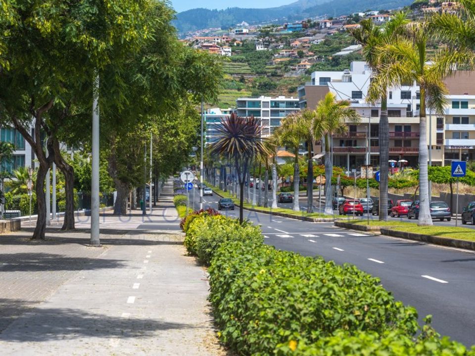 Estacionamento em Funchal, Madeira - foto 2