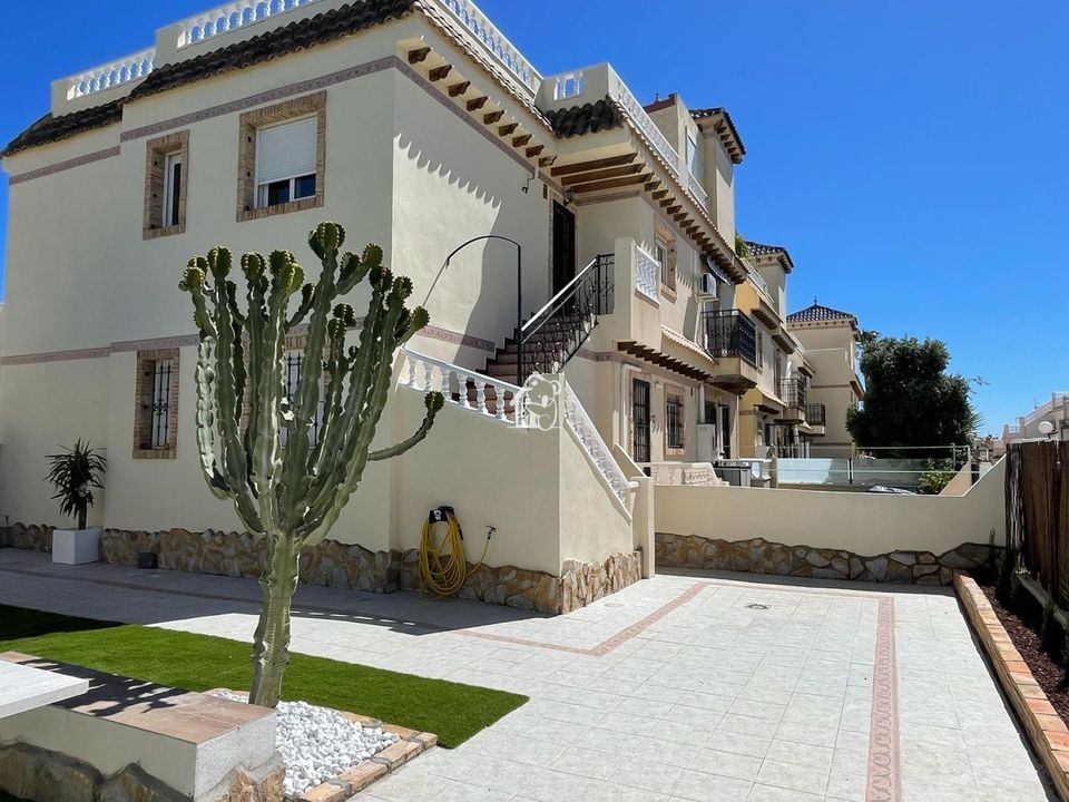 Villa a Orihuela Costa, Alicante - foto 1