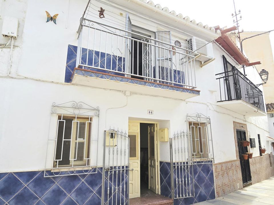 Casa de pueblo en Benamargosa, Malaga - foto 1