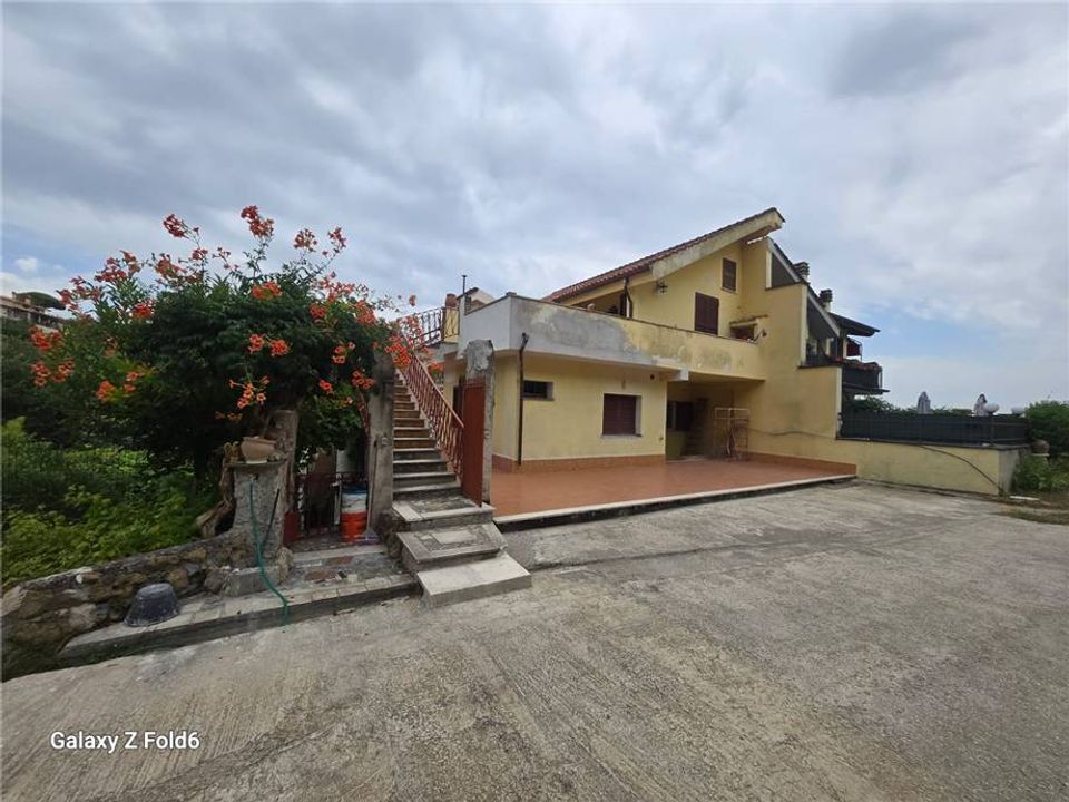 Casa de pueblo en Castelnuovo di Porto, Rome - foto 1