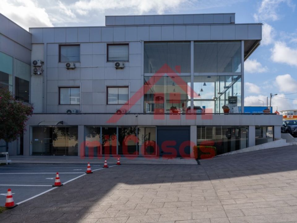 Commercial property in Matacaes, Lisbon - photo 1