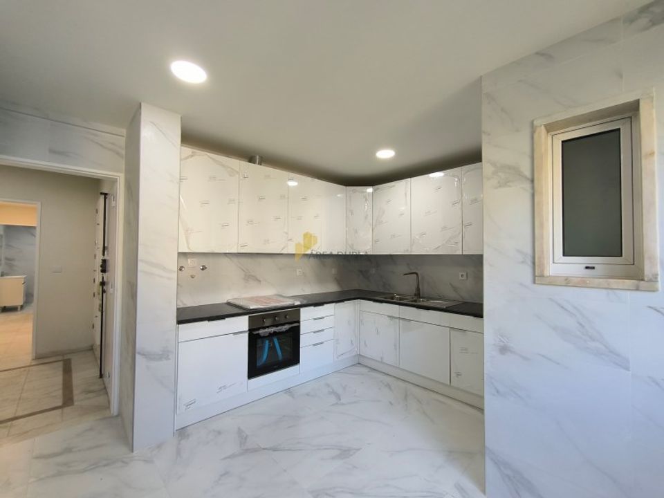 Apartment in Carnaxide, Lisbon - photo 1