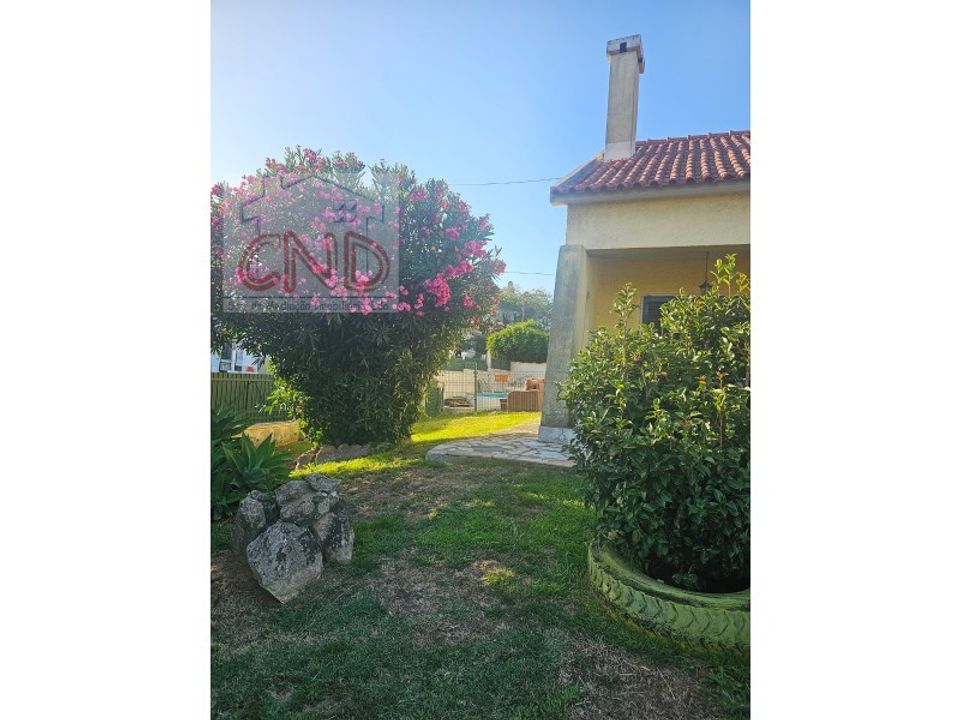 Villa - Rio de Mouro-Estacao, Lisbon - photo 1