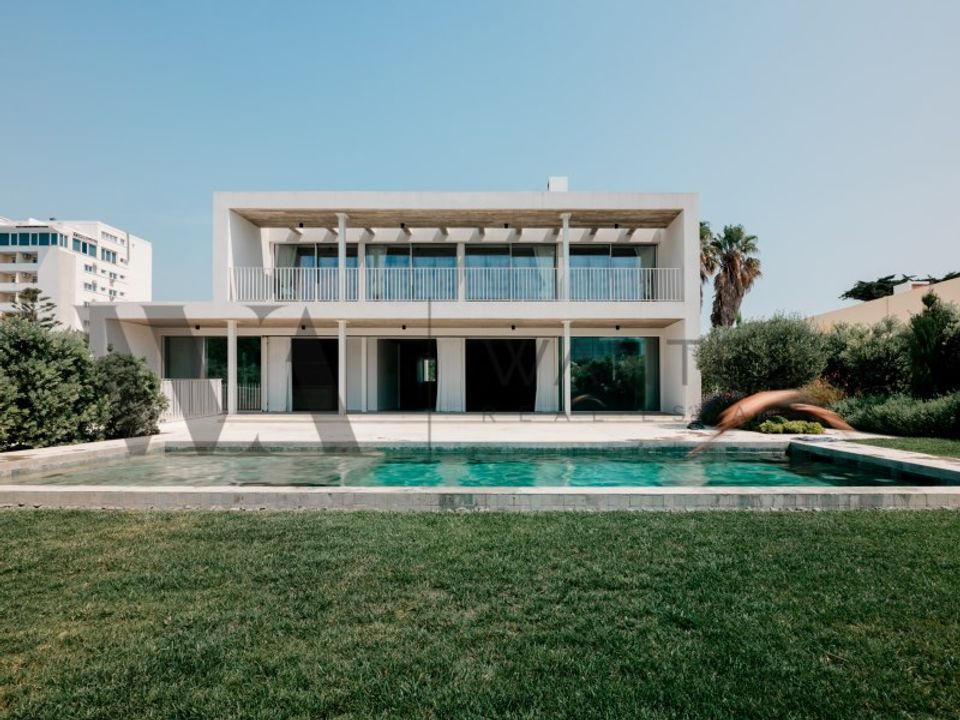 Villa in Carcavelos, Lisbon - photo 1