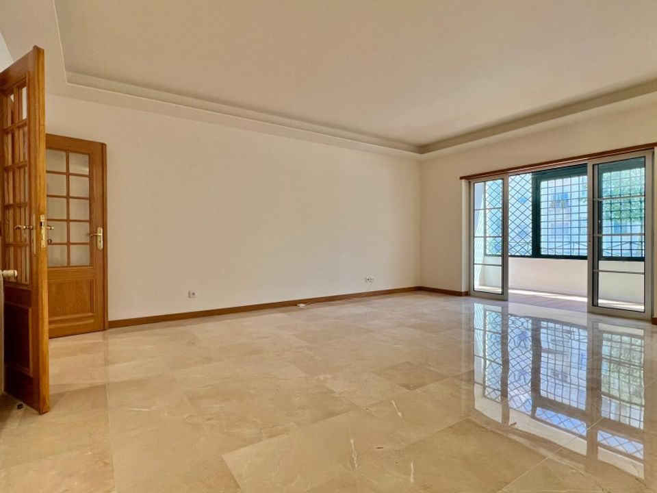 Apartment in Carcavelos, Lisbon - photo 1