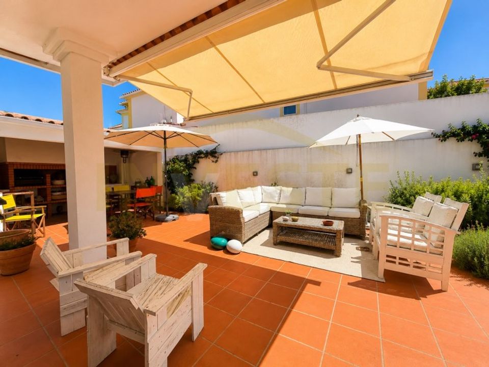 Villa in Alcabideche, Lisbon - photo 1