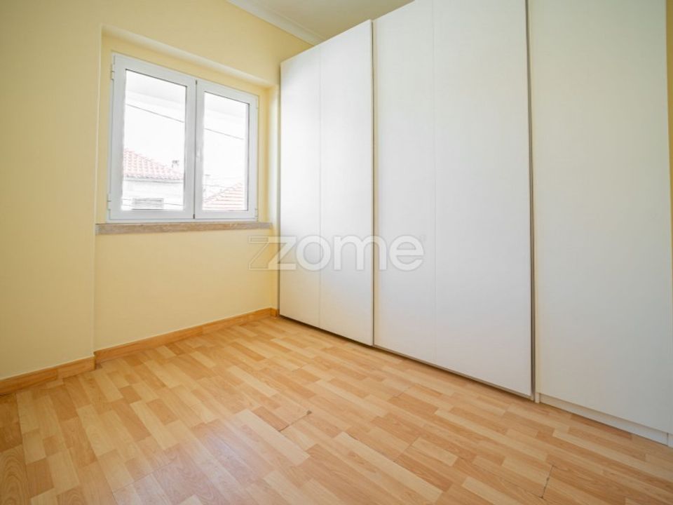 Apartment in Carnaxide, Lisbon - photo 1