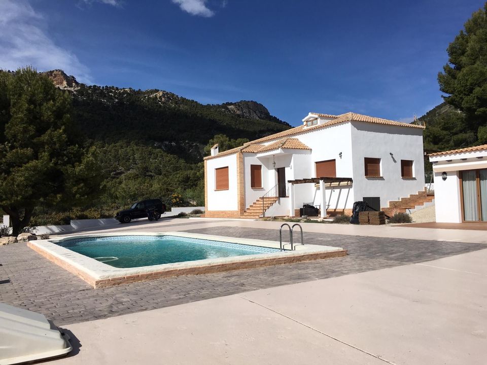 Villa en Castalla, Alicante - foto 1