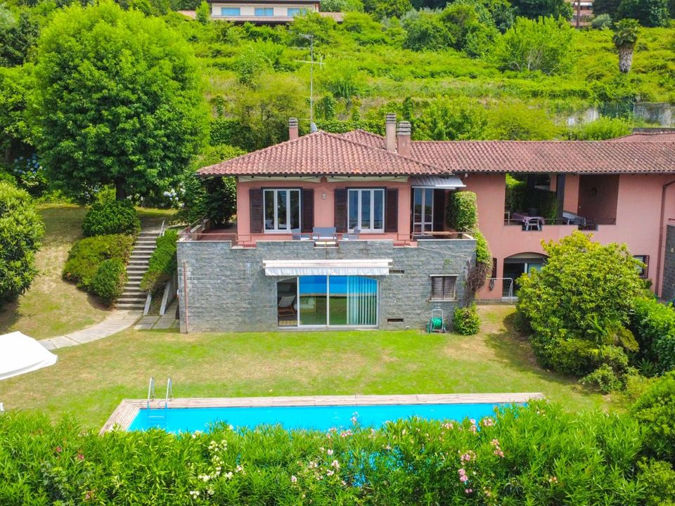 Casa de cidade em Ranco, Varese - foto 1