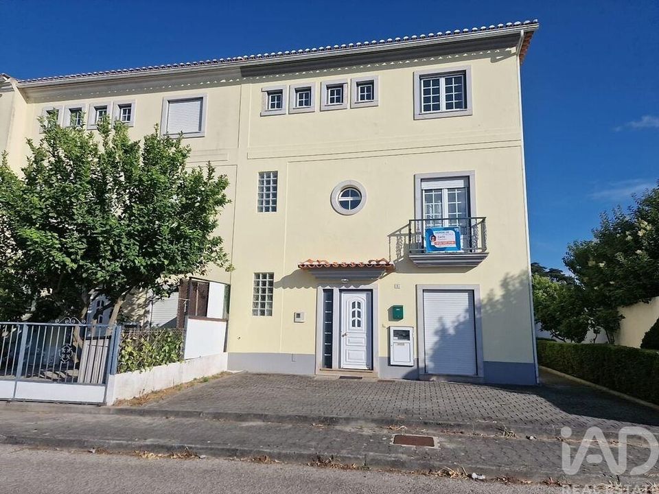 Casa adossada a Bombarral, Leiria - foto 1