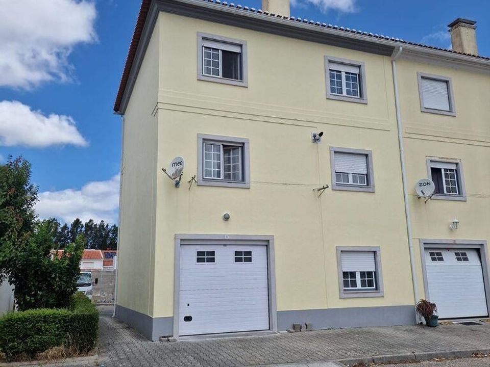 Casa adossada a Bombarral, Leiria - foto 3