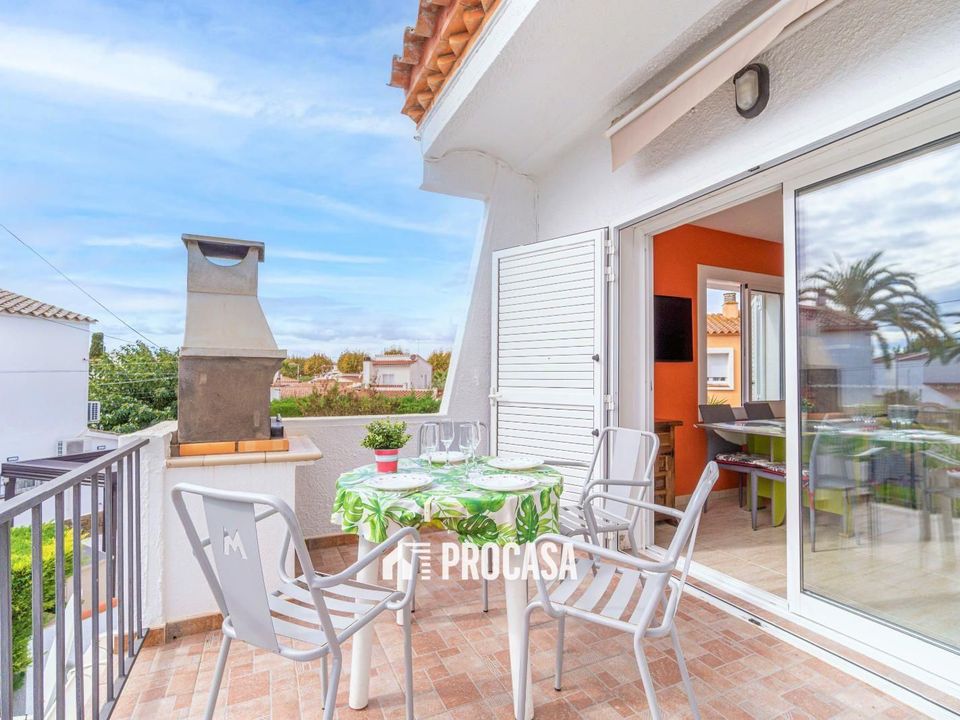 Lejlighed i Empuriabrava, Gerona - foto 1