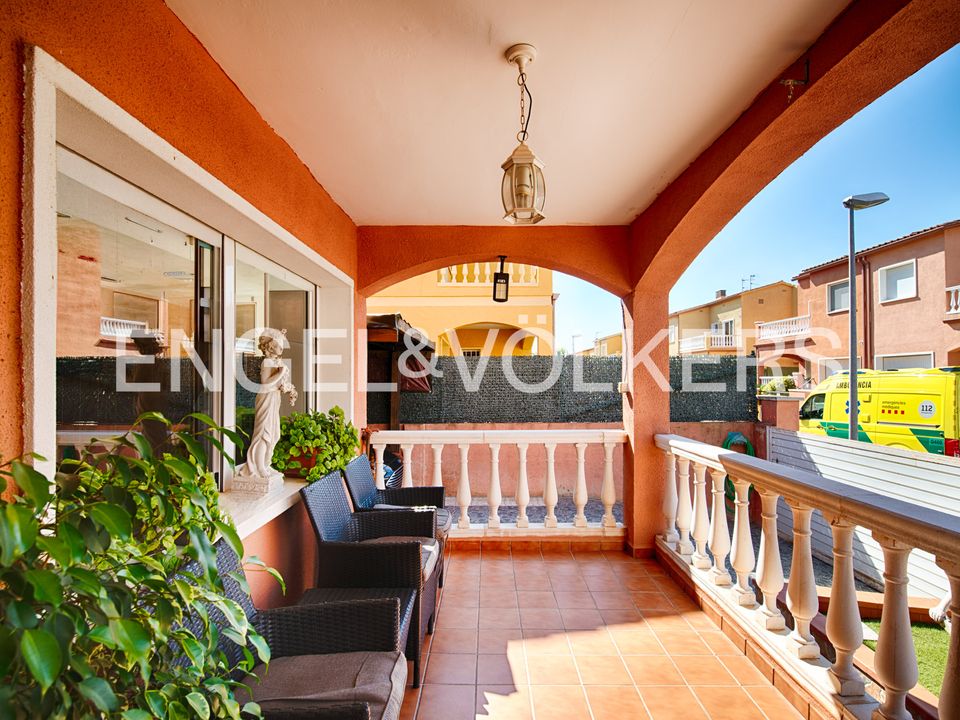 Casa adosada en Vilafant, Gerona - foto 2