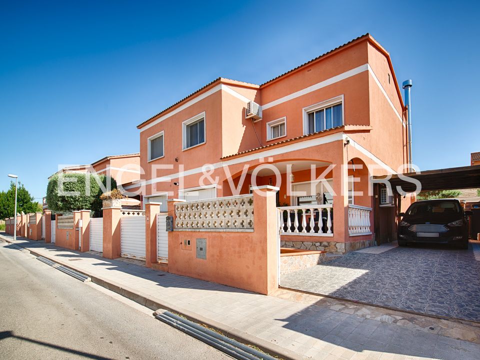 Casa adosada en Vilafant, Gerona - foto 1