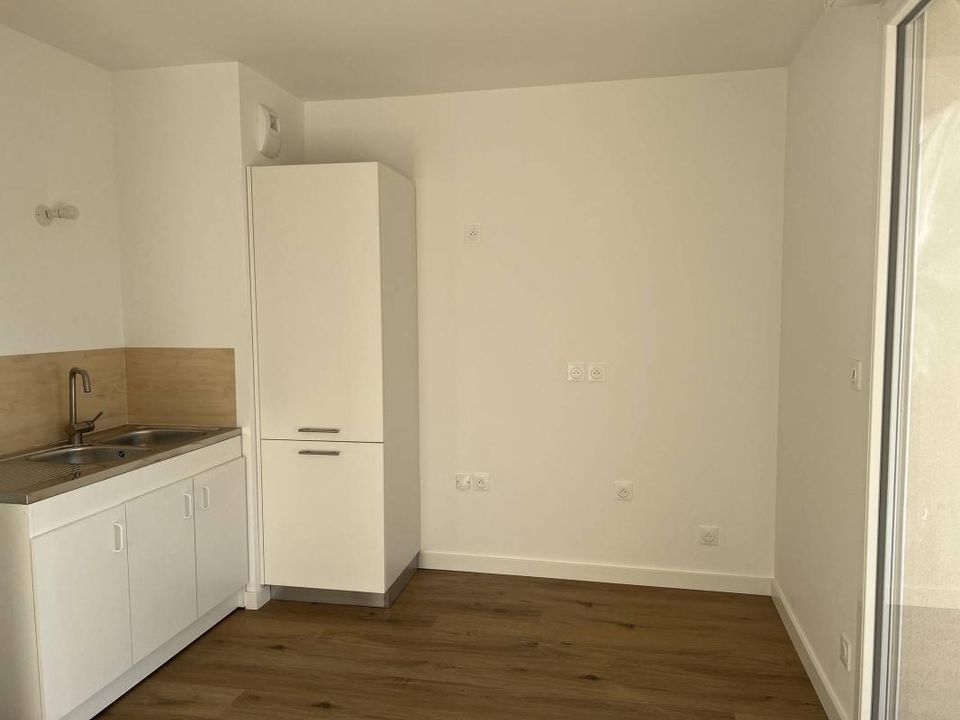 Apartment in Gisors, Eure - photo 2