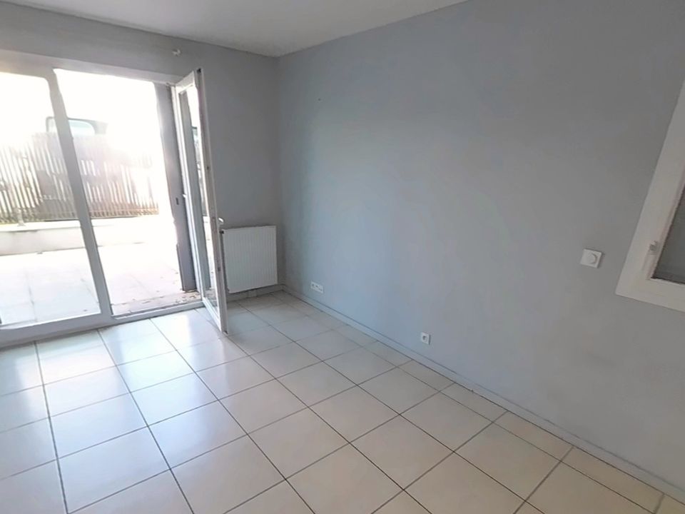 Apartment in Merignac, Gironde - photo 3