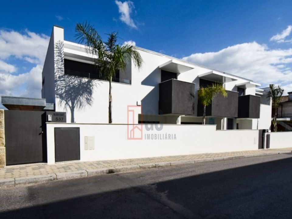 Haus in Oliveira do Douro, Porto - Foto 1