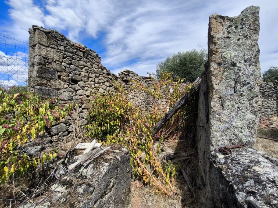 Helårsgrund i Escalos de Cima e Lousa, Castelo Branco - foto 2