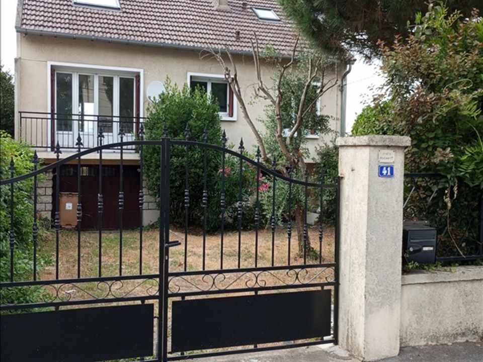 Villa a Clichy-sous-Bois, Seine-Saint-Denis - foto 1