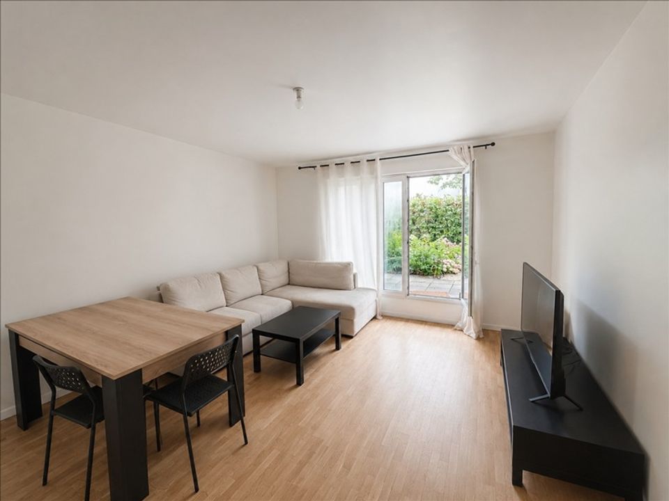 Apartment in Carrières-sous-Poissy, Yvelines - photo 2