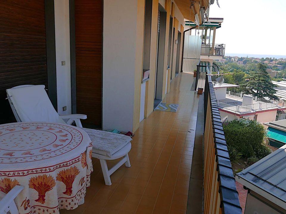 Villa i Vallecrosia, Imperia - foto 1