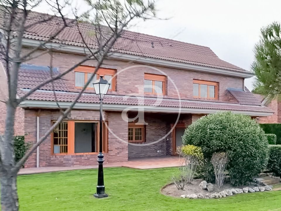 Villa in Alcobendas, Madrid - photo 1