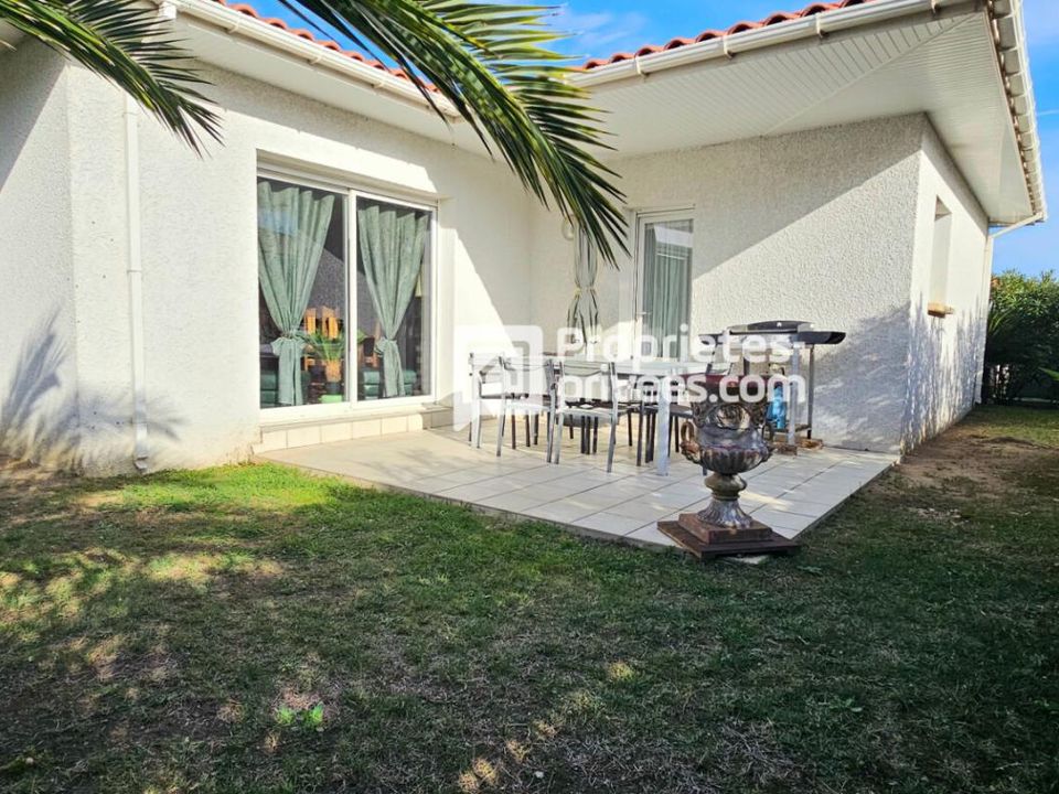 Villa - Perpignan, Pyrenees-Orientales - photo 1