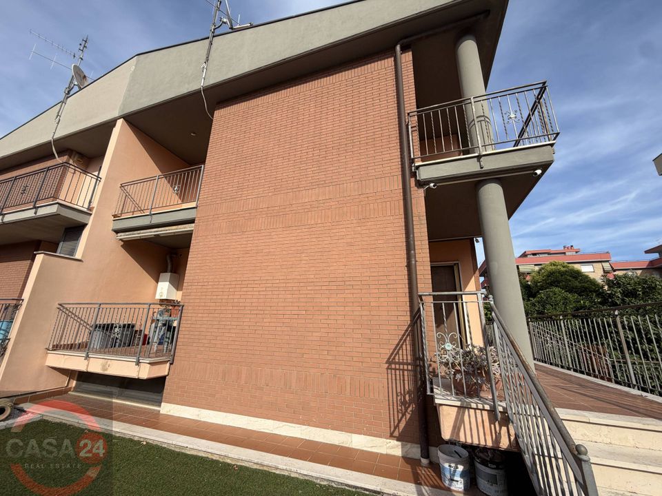 Villa in Latina, Latina - foto 1