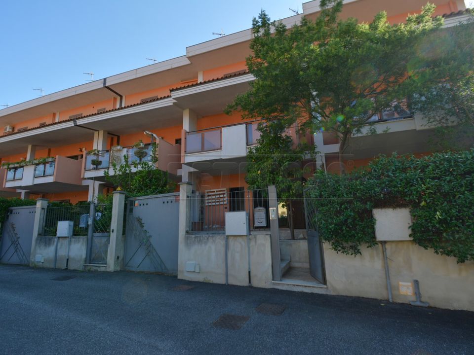 Town house in Messina, Messina - photo 1