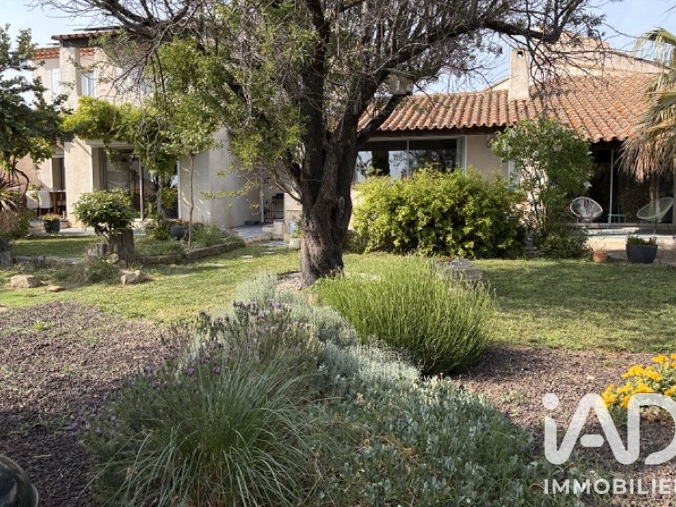 Villa i La Fare-les-Oliviers, Bouches-du-Rhone - bilde 1