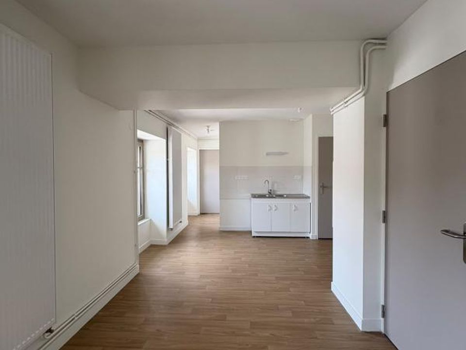 Apartment in Rive-de-Gier, Loire - photo 1