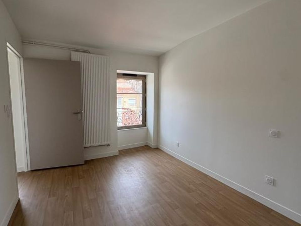 Apartment in Rive-de-Gier, Loire - photo 4