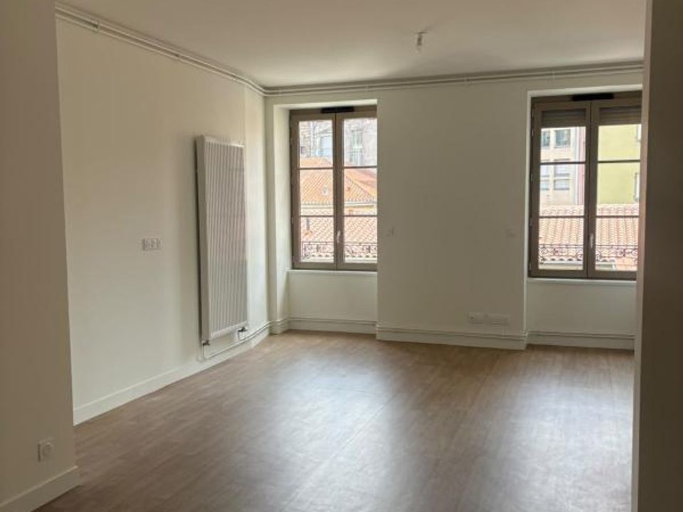 Apartment in Rive-de-Gier, Loire - photo 1