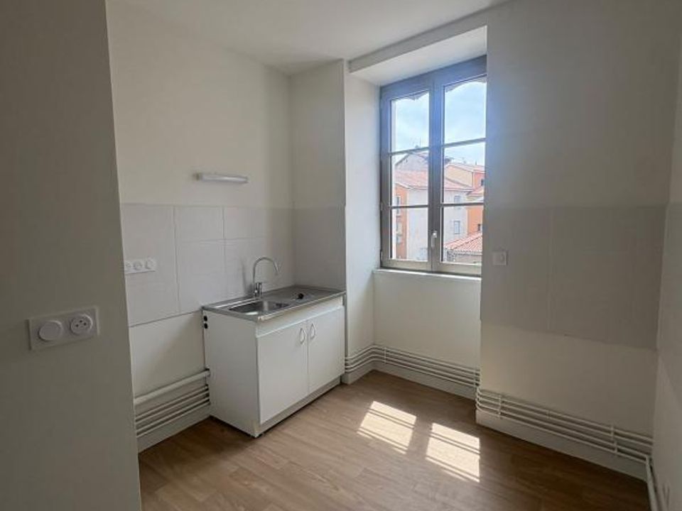 Apartment in Rive-de-Gier, Loire - photo 4