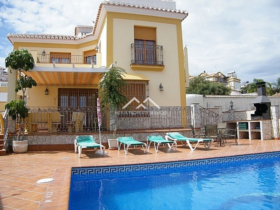Villa en Nerja, Malaga - foto 1
