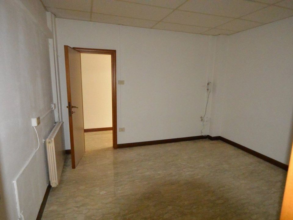 Erhvervsejendom i Montesilvano Marina, Pescara - foto 5