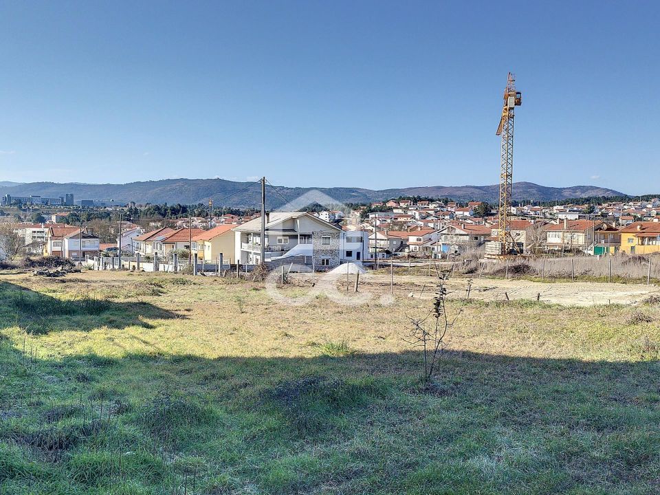 Helårsgrund i Santa Cruz-Trindade e Sanjurge, Vila Real - foto 1